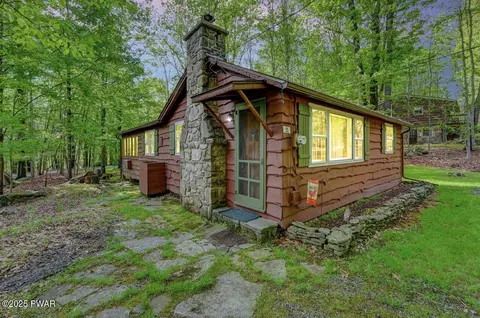 25 Deerfoot Rd, Lake Ariel, PA 18436