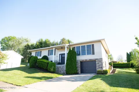 518 Shirley Ln, Dunmore, PA 18512