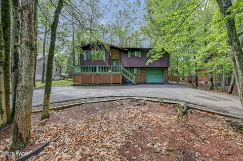 1036 Mountain Top Dr, Lake Ariel, PA 18436