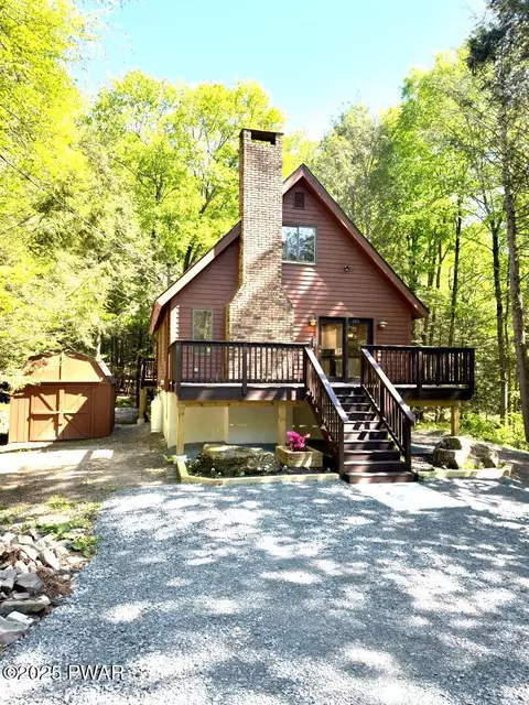 17 Applegate Rd, Lake Ariel, PA 18436