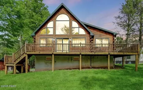 1007 Apache Ct, Lake Ariel, PA 18436