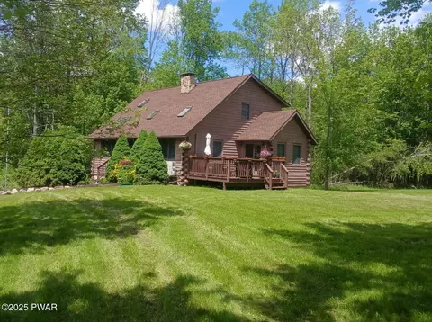 8 Brentwood Ct, Lake Ariel, PA 18436