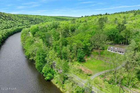 501 Towpath Rd, Hawley, PA 18428