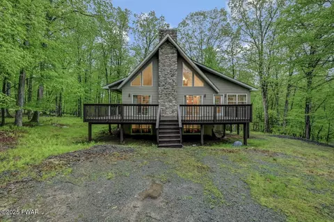 107 Musket Dr, Lackawaxen, PA 18435