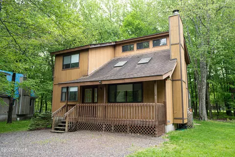 16 Par Ct, Lake Ariel, PA 18436