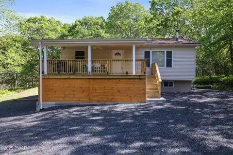 439 Gold Finch Rd, Bushkill, PA 18324
