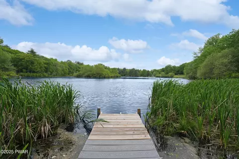 1145 Lakeside Dr, Dingmans Ferry, PA 18328