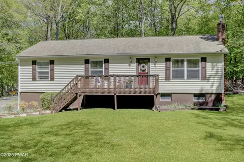 226 Aspen Dr, Milford, PA 18337