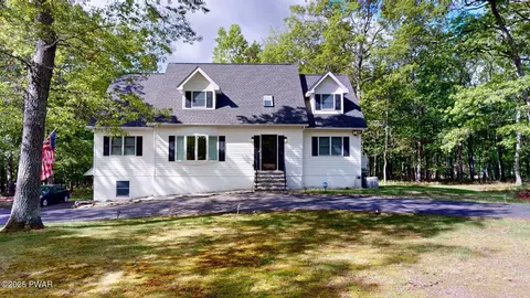 199 Spruce Run Dr, Dingmans Ferry, PA 18328