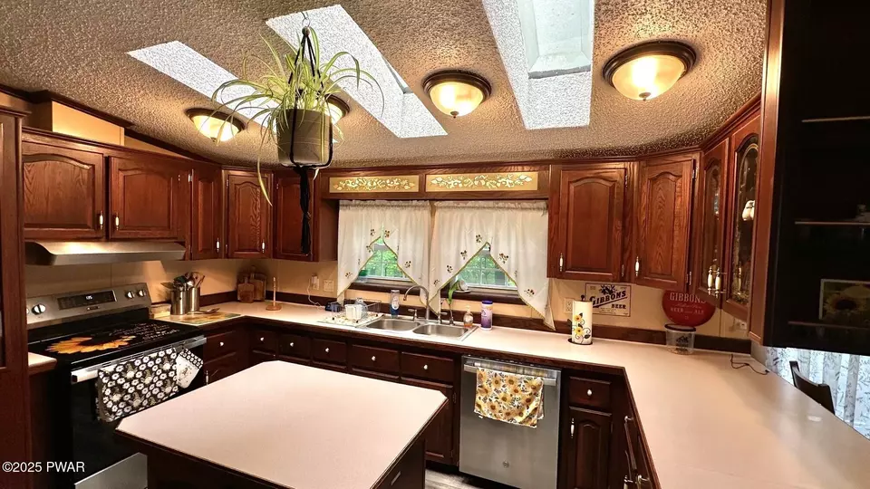Kitchen - 10 Sutter Ct, Hawley, PA 18428 photo 2 of 3