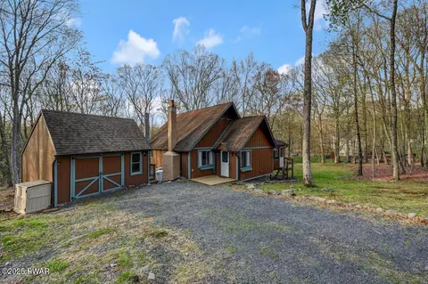 3218 Bluebird Dr, Bushkill, PA 18324