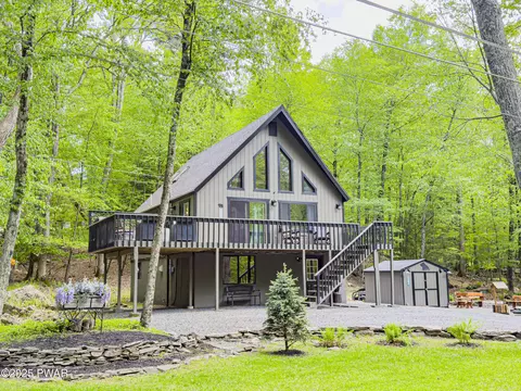 3178 Leisure Lands Rd, East Stroudsburg, PA 18302
