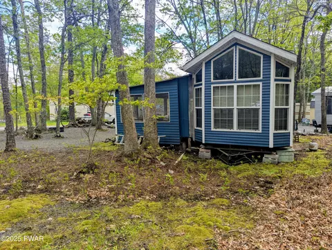 165 Tribes Dr, Shohola, PA 18458