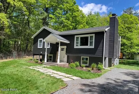 147 Beach Ln, Dingmans Ferry, PA 18328
