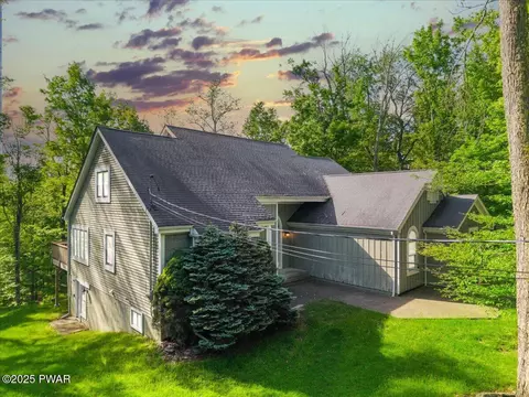 161 Fawnwood Dr, Greentown, PA 18426