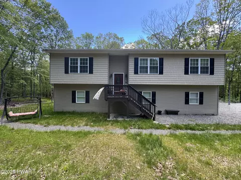106 Barberry Ln, Milford, PA 18337