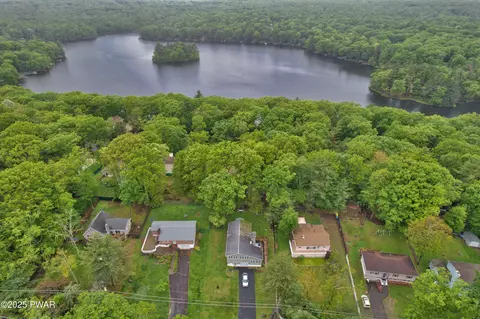 163 Wild Acres Dr, Dingmans Ferry, PA 18328