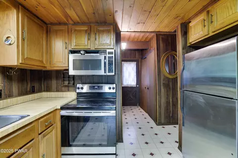 1086 Hampstead Rd, Bushkill, PA 18324 photo 11
