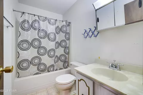 1086 Hampstead Rd, Bushkill, PA 18324 photo 28