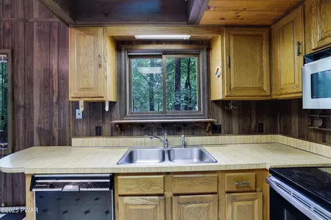 1086 Hampstead Rd, Bushkill, PA 18324 photo 10