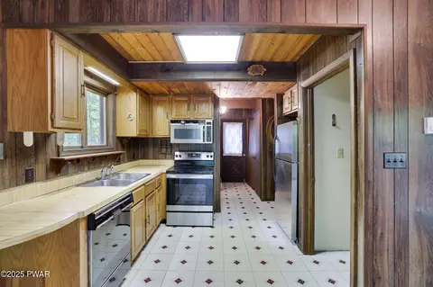 1086 Hampstead Rd, Bushkill, PA 18324 photo 8