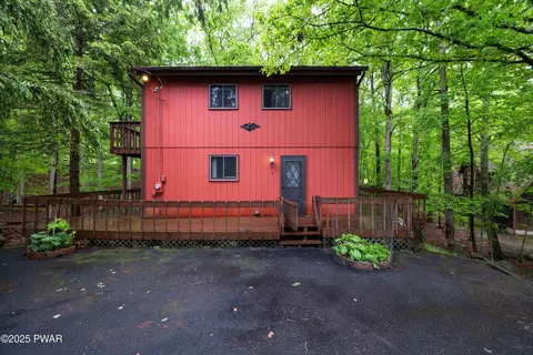 1086 Hampstead Rd, Bushkill, PA 18324