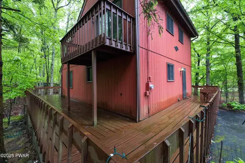 1086 Hampstead Rd, Bushkill, PA 18324 photo 3