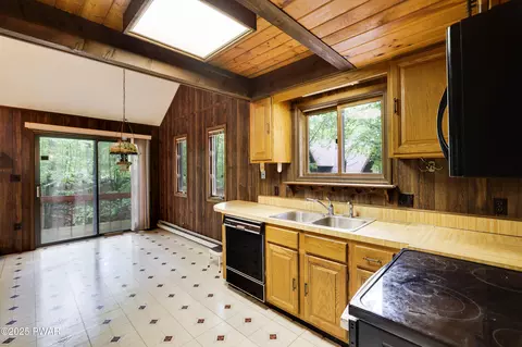 1086 Hampstead Rd, Bushkill, PA 18324 photo 12