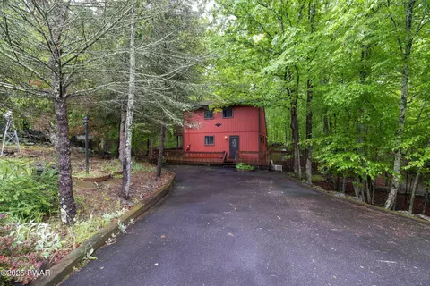 1086 Hampstead Rd, Bushkill, PA 18324 photo 2