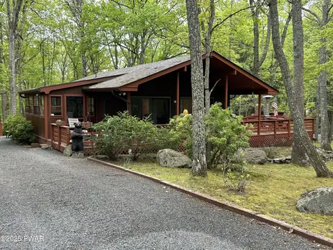 111 Roosevelt Dr, Lords Valley, PA 18428
