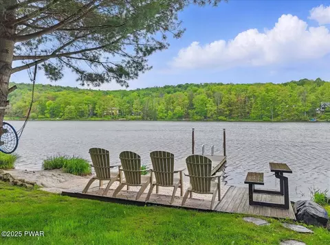 141 Arrowhead Cir, Newfoundland, PA 18445