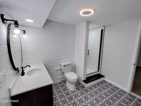 Bath - 104 Radcliff Rd, Bushkill, PA 18324 photo 3 of 4