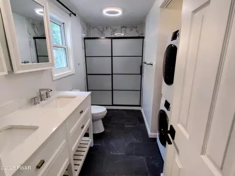 Bath - 104 Radcliff Rd, Bushkill, PA 18324 photo 1 of 4