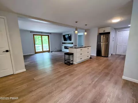 Living - 104 Radcliff Rd, Bushkill, PA 18324 photo 1 of 7