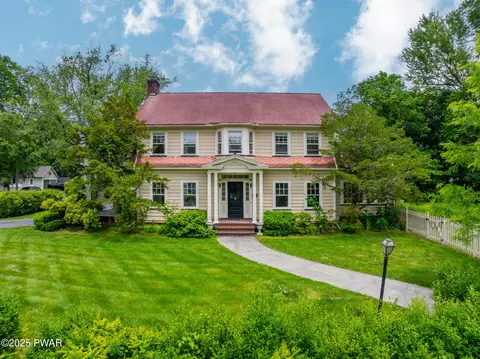 111 W High St, Milford, PA 18337