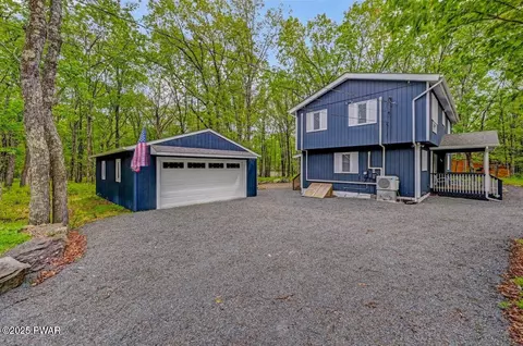 115 Jackson Dr, Hawley, PA 18428