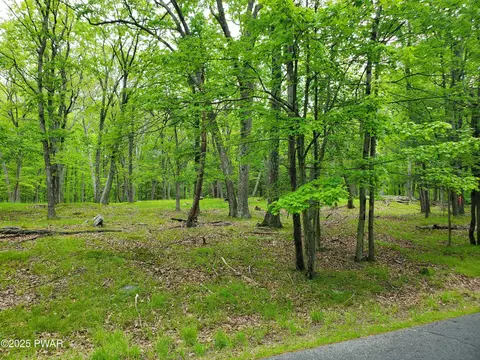 139 Forest View Dr, Hawley, PA 18428