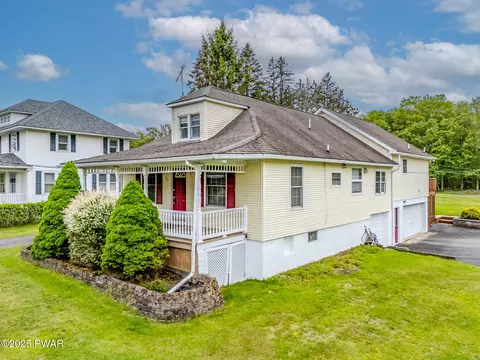 63 Sunnyside Rd, Gouldsboro, PA 18424
