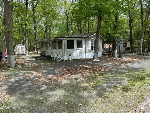200 Shohola Ln, Shohola, PA 18458