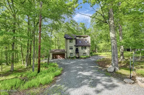 105 Chestnut Ct, Lackawaxen, PA 18435