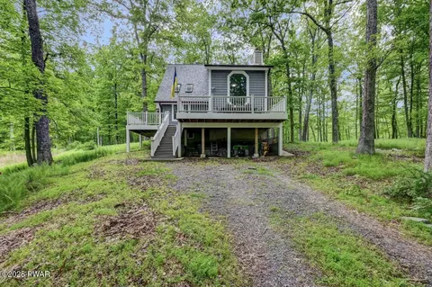 143 E Lakeview Rd, Lackawaxen, PA 18435