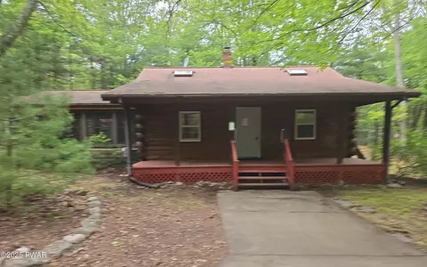 135 Kathryn St, Shohola, PA 18458