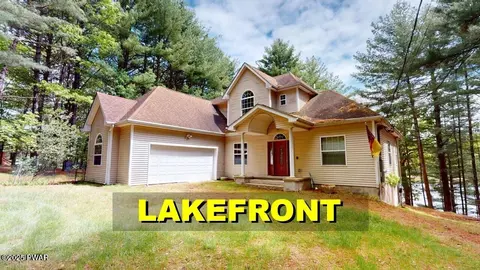 109 Lake Dr, Dingmans Ferry, PA 18328