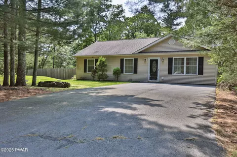 107 E Maheli Dr, Dingmans Ferry, PA 18328