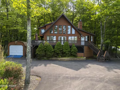 22 Woodridge Dr, Lake Ariel, PA 18436