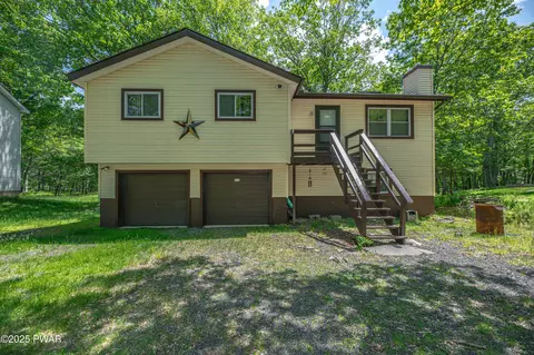 152 Mallard Ln, Bushkill, PA 18324