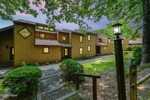 1107 Crest Cir, Lakeville, PA 18438