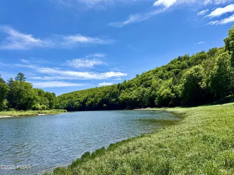 564 Peggy Runway Rd # A, Beach Lake, PA 18405