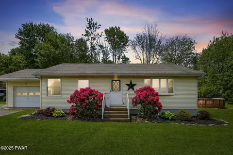 20 Rose Ln, Honesdale, PA 18431