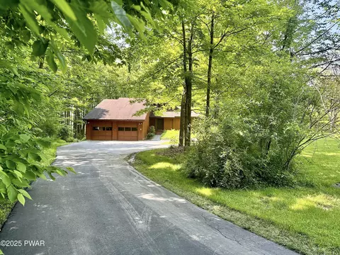 748 Spring Hill Rd, Sterling, PA 18463